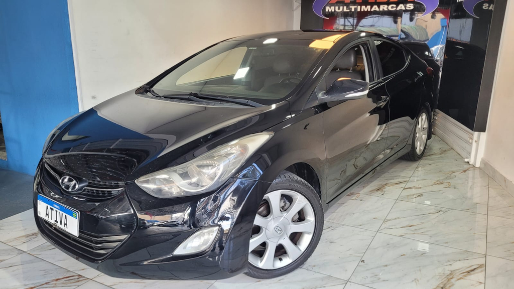 Hyundai Elantra Preto