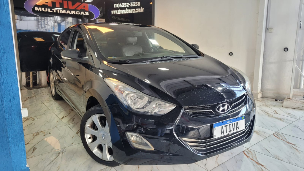 Hyundai Elantra Preto