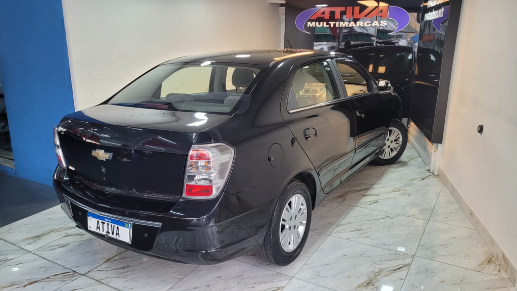 Chevrolet Cobalt Preto