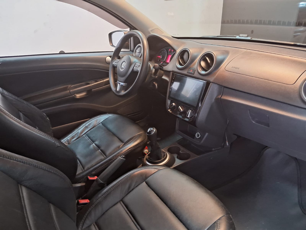 Volkswagen Saveiro Preto