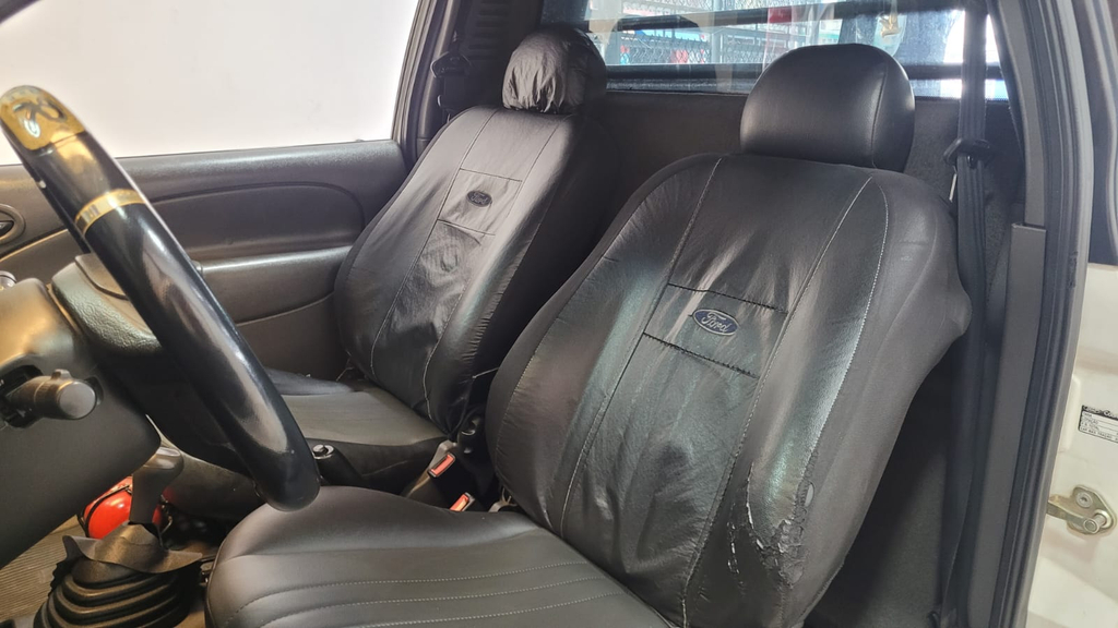 Ford Courier Branco
