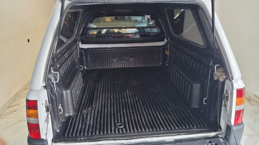 Ford Courier Branco