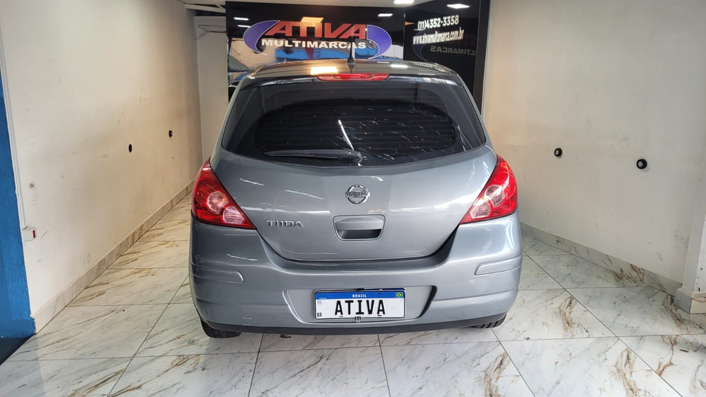 Nissan Tiida Cinza