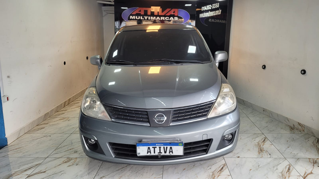 Nissan Tiida Cinza