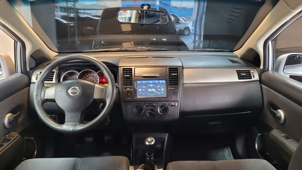 Nissan Tiida Cinza