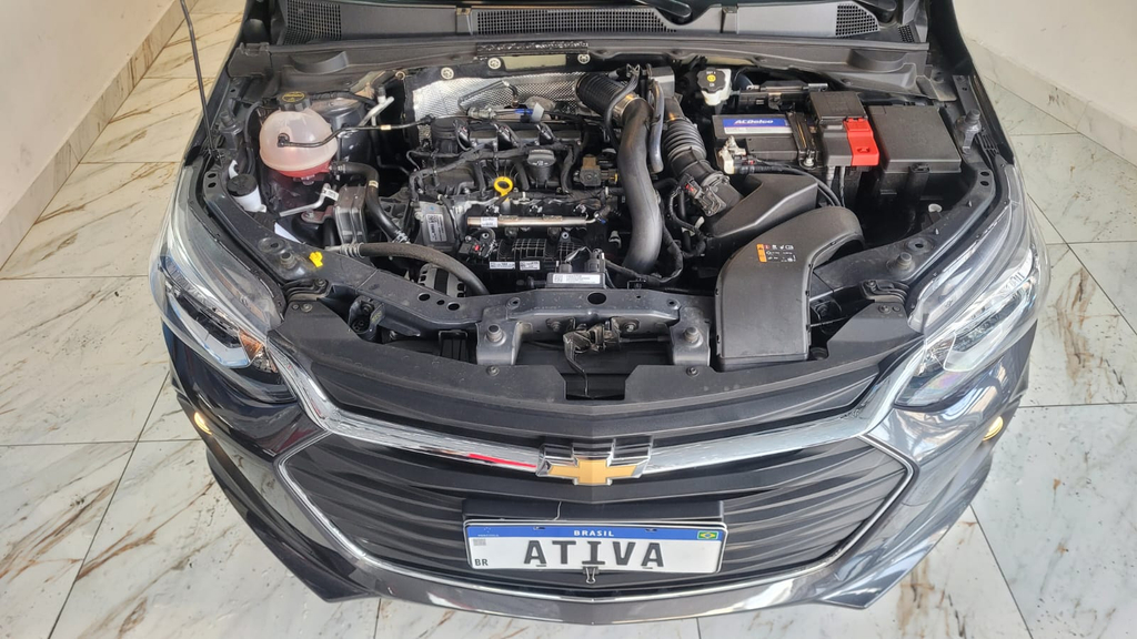 Chevrolet Onix Cinza