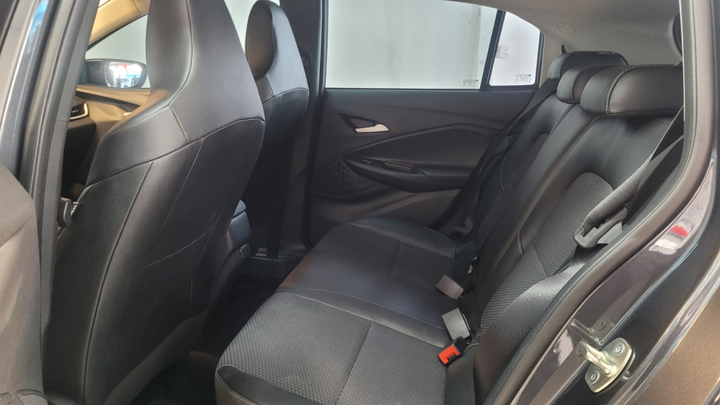 Chevrolet Onix Cinza