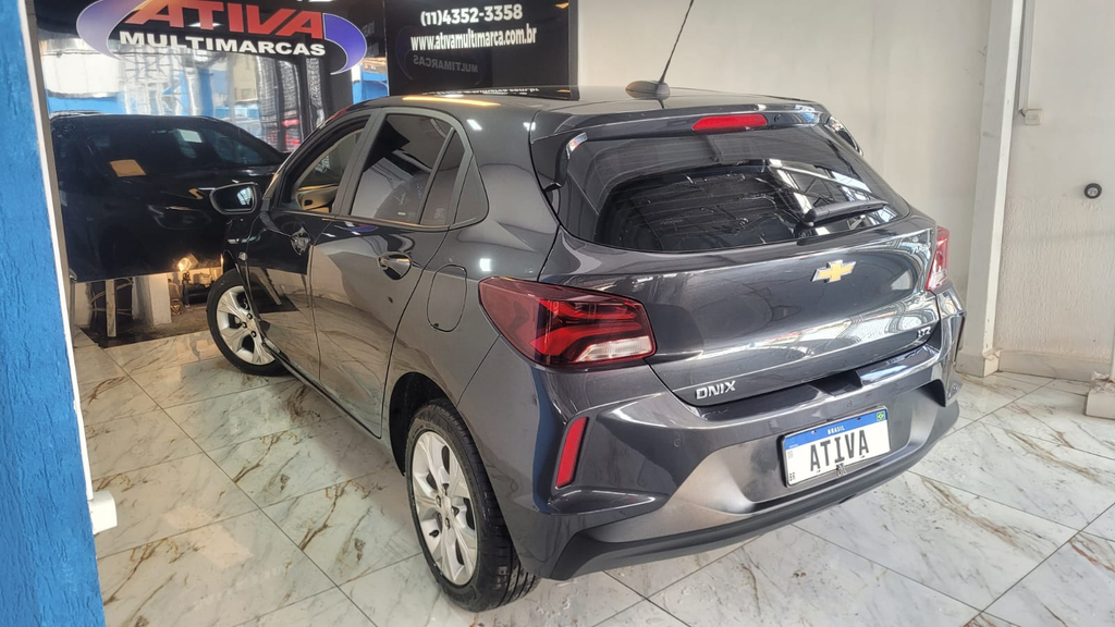 Chevrolet Onix Cinza