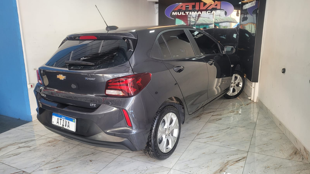 Chevrolet Onix Cinza