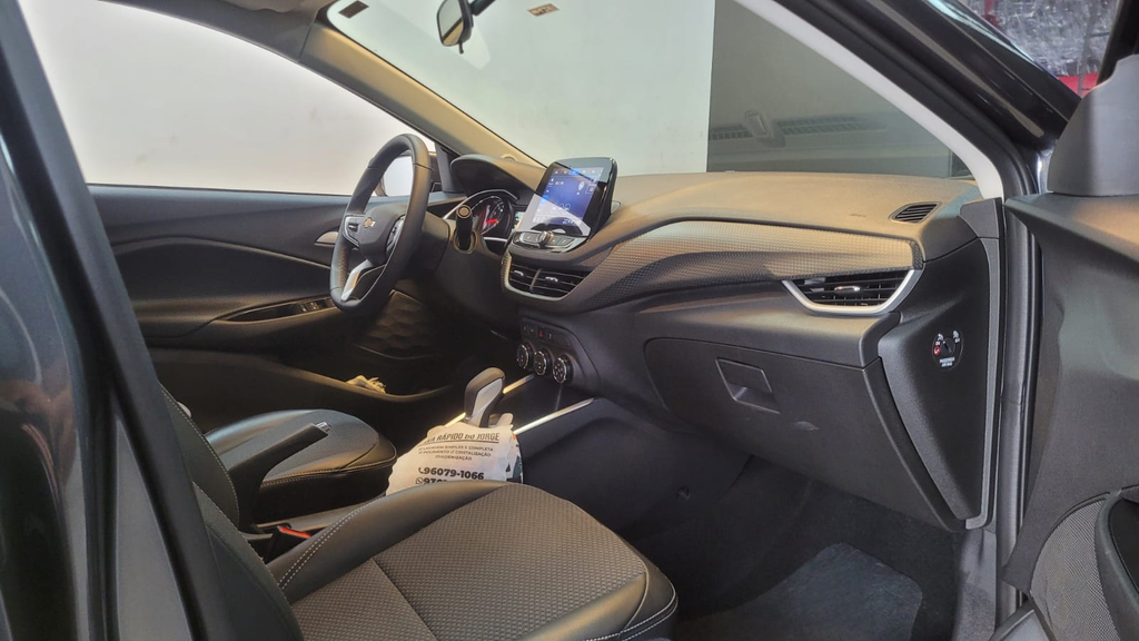Chevrolet Onix Cinza