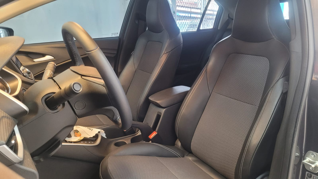 Chevrolet Onix Cinza