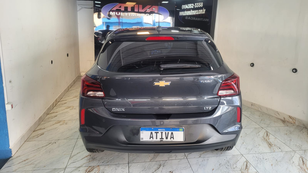 Chevrolet Onix Cinza