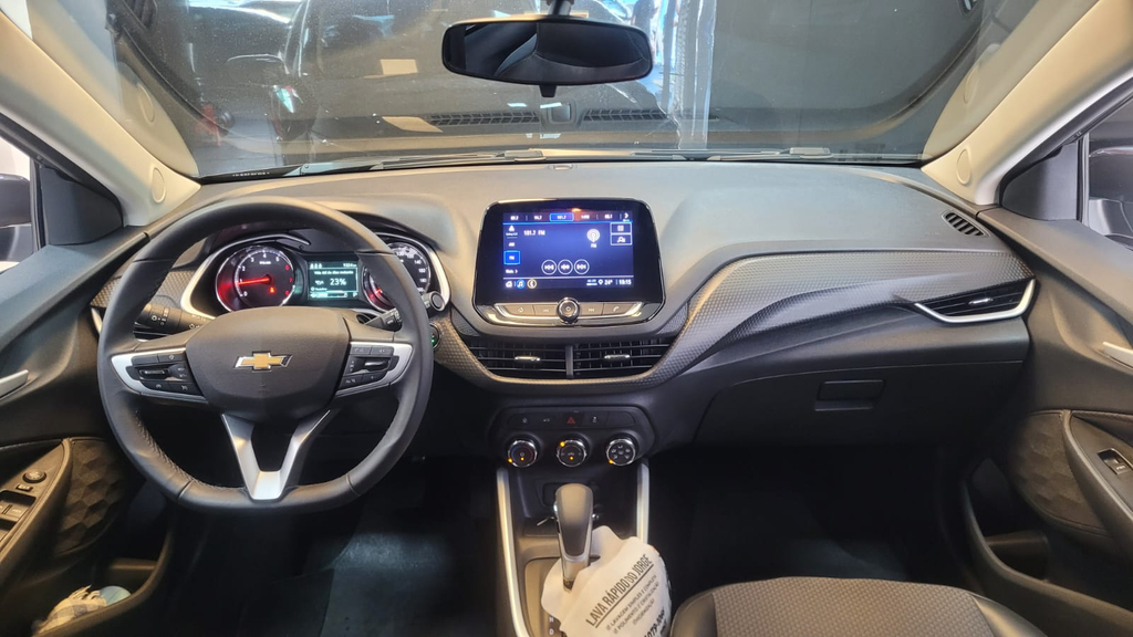 Chevrolet Onix Cinza