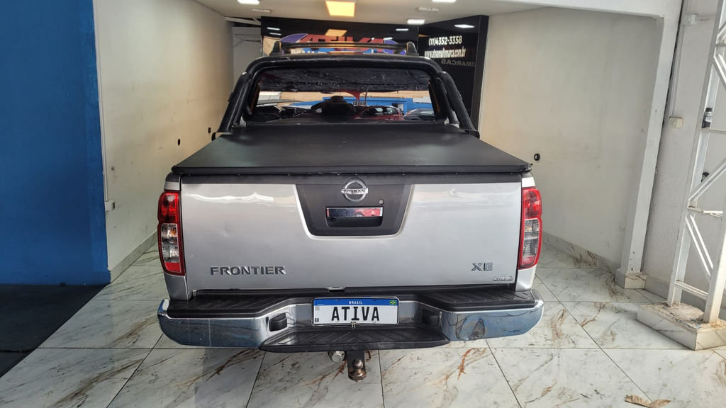 Nissan Frontier Prata