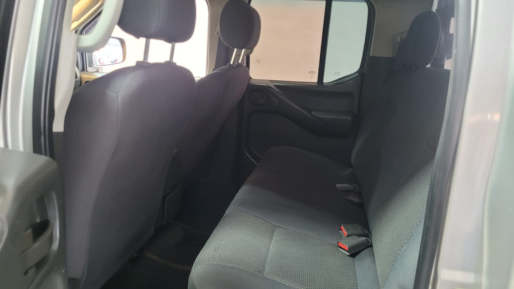 Nissan Frontier Prata