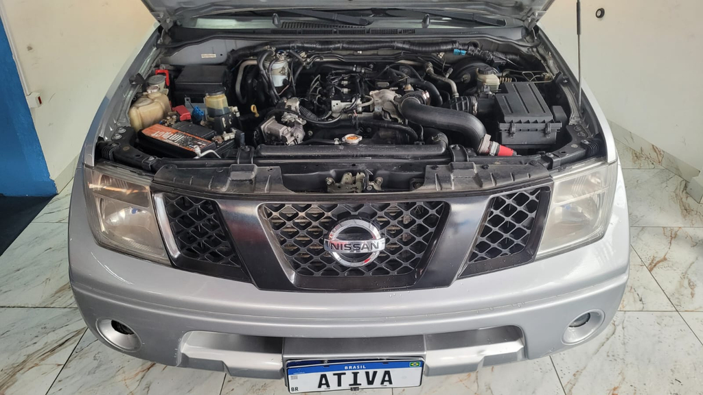 Nissan Frontier Prata