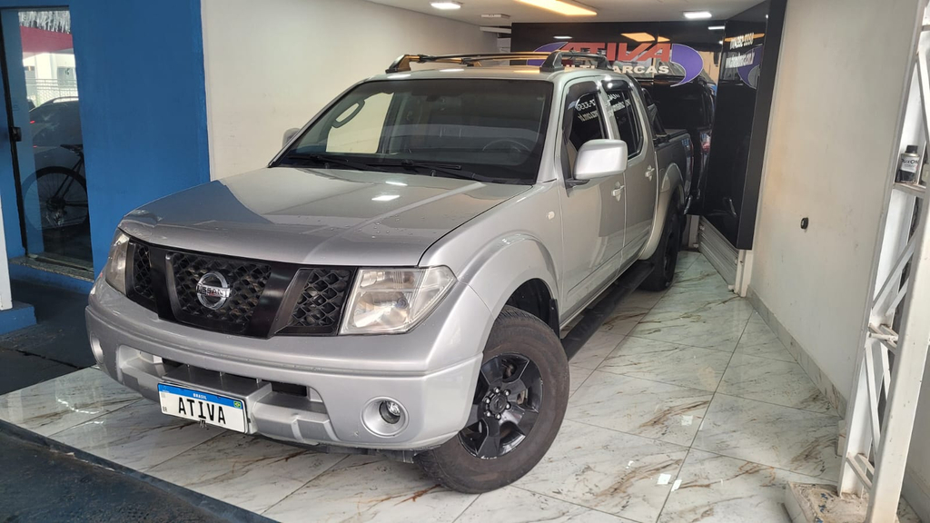 Nissan Frontier Prata