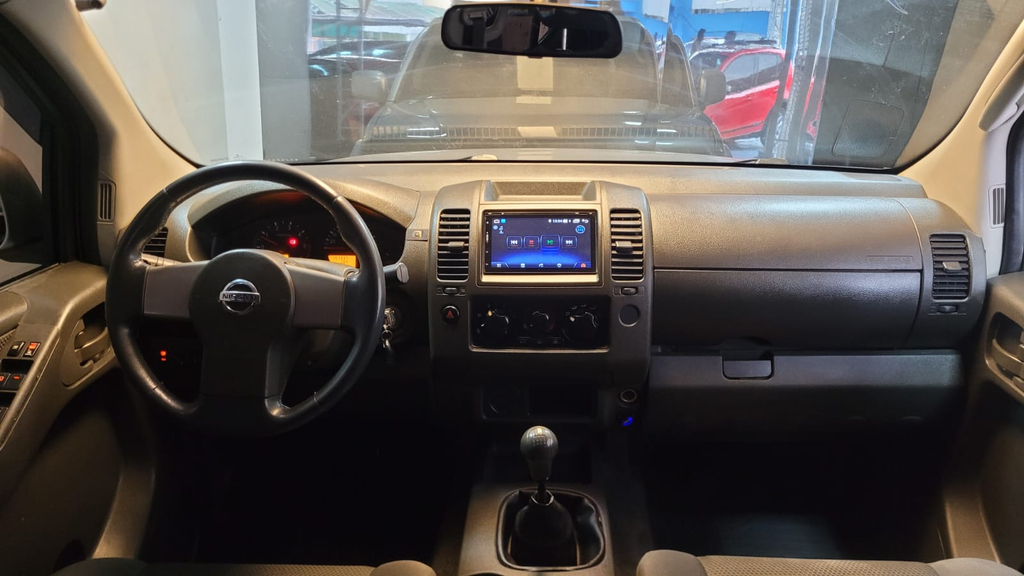 Nissan Frontier Prata