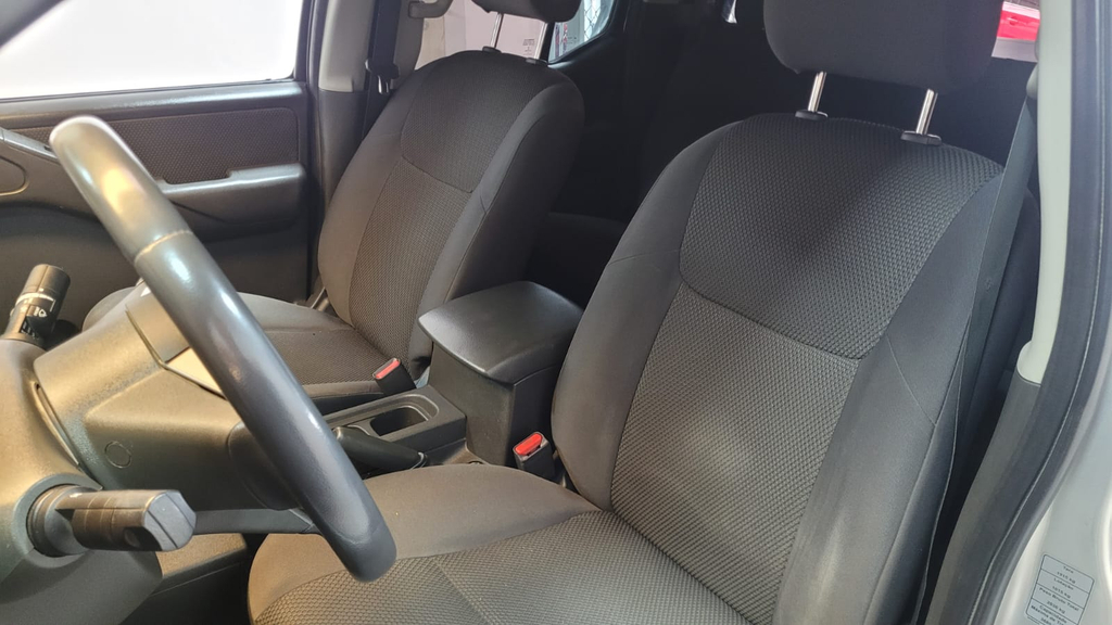 Nissan Frontier Prata