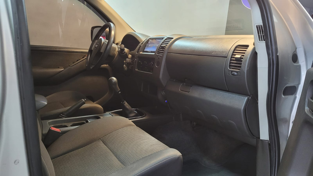 Nissan Frontier Prata