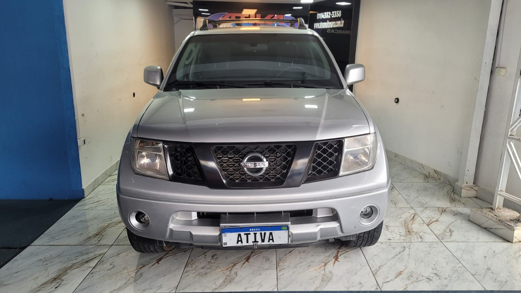 Nissan Frontier Prata