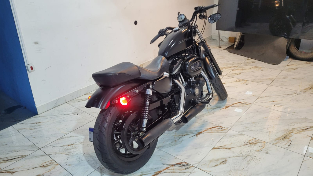 Harley-Davidson XL 883 Preto