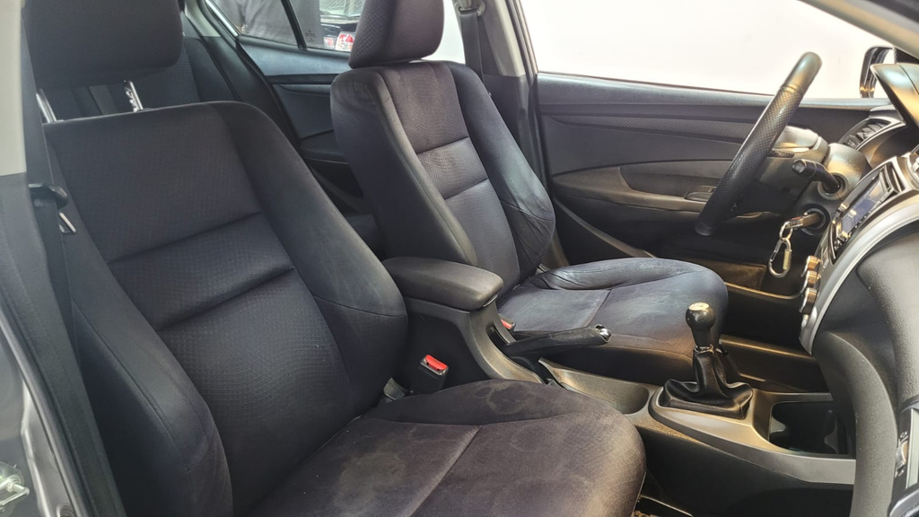 Honda City Cinza