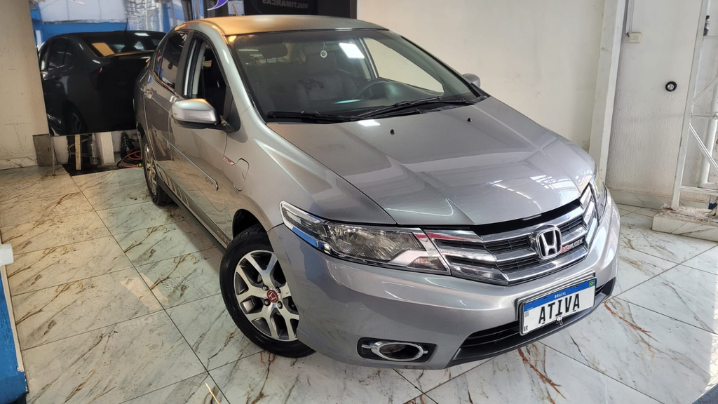 Honda City Cinza