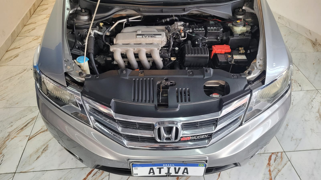 Honda City Cinza