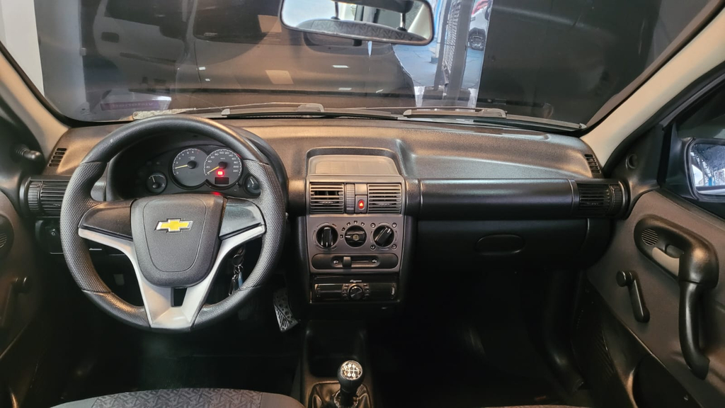 Chevrolet Classic Prata