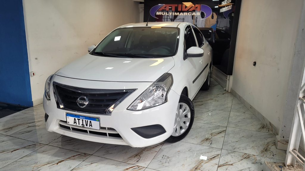 Nissan Versa Branco