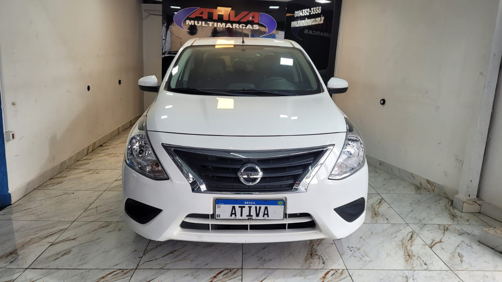 Nissan Versa Branco
