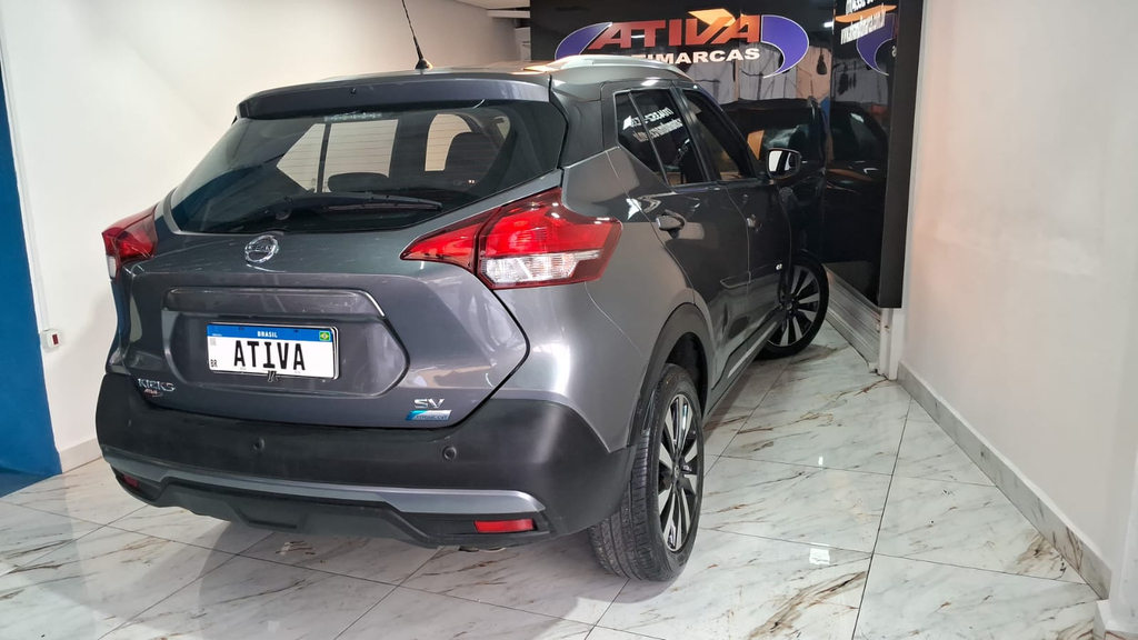 Nissan Kicks Cinza