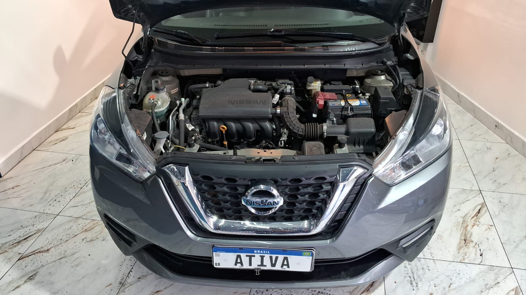 Nissan Kicks Cinza