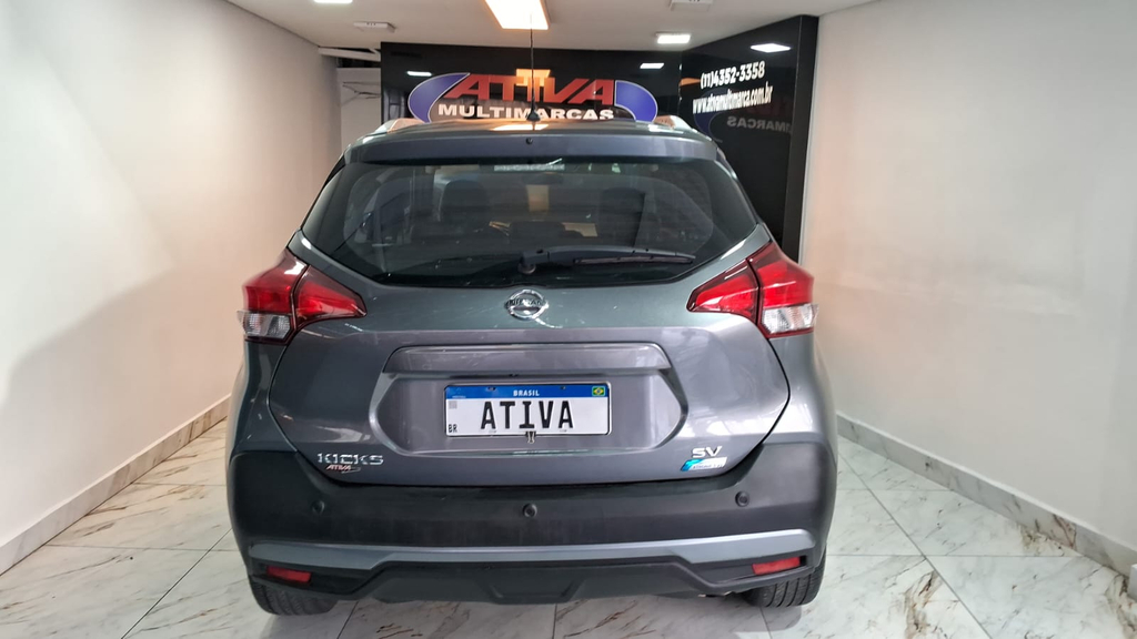 Nissan Kicks Cinza