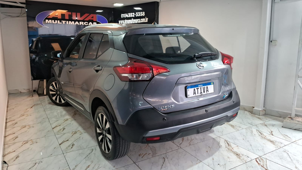 Nissan Kicks Cinza
