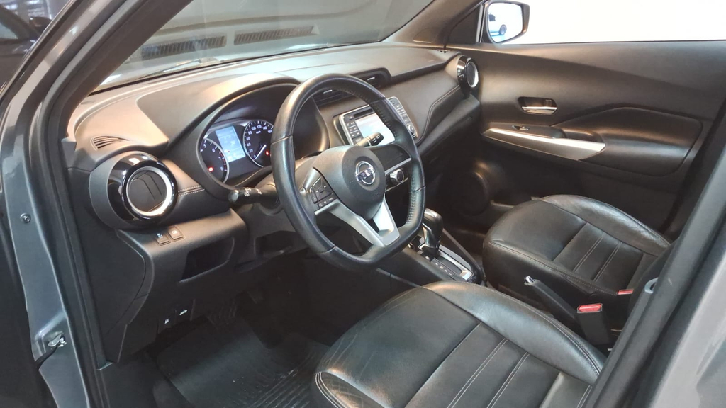 Nissan Kicks Cinza
