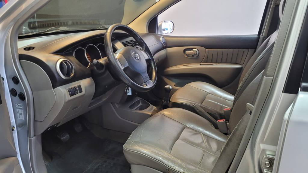 Nissan Livina Prata