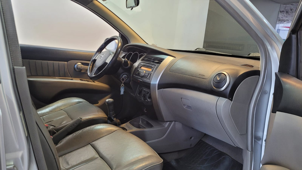 Nissan Livina Prata