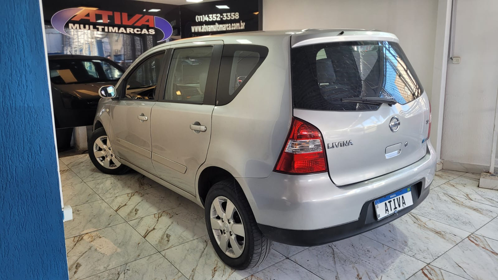 Nissan Livina Prata
