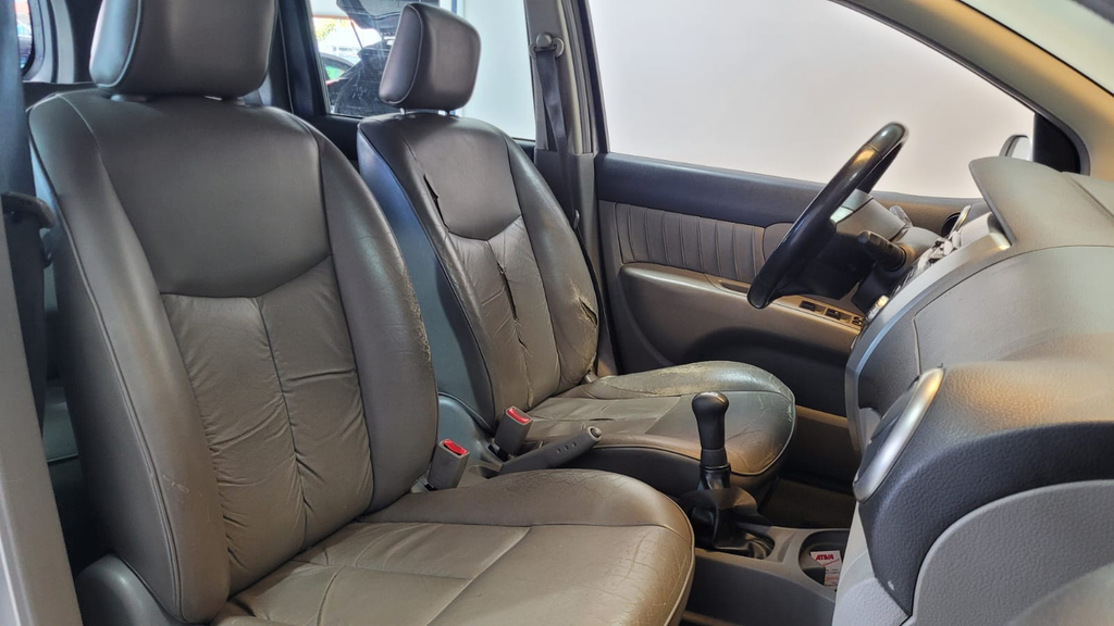 Nissan Livina Prata