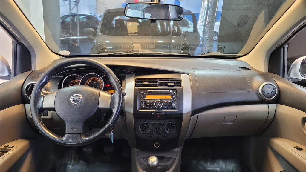 Nissan Livina Prata