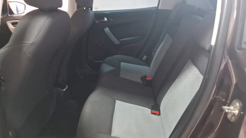 Peugeot 208 Marrom
