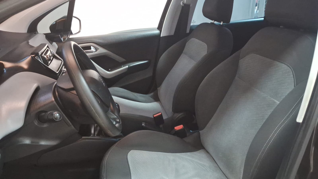 Peugeot 208 Marrom