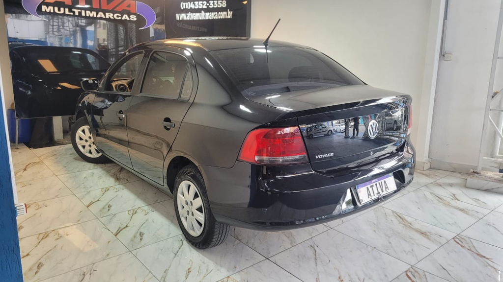 Volkswagen Voyage Preto