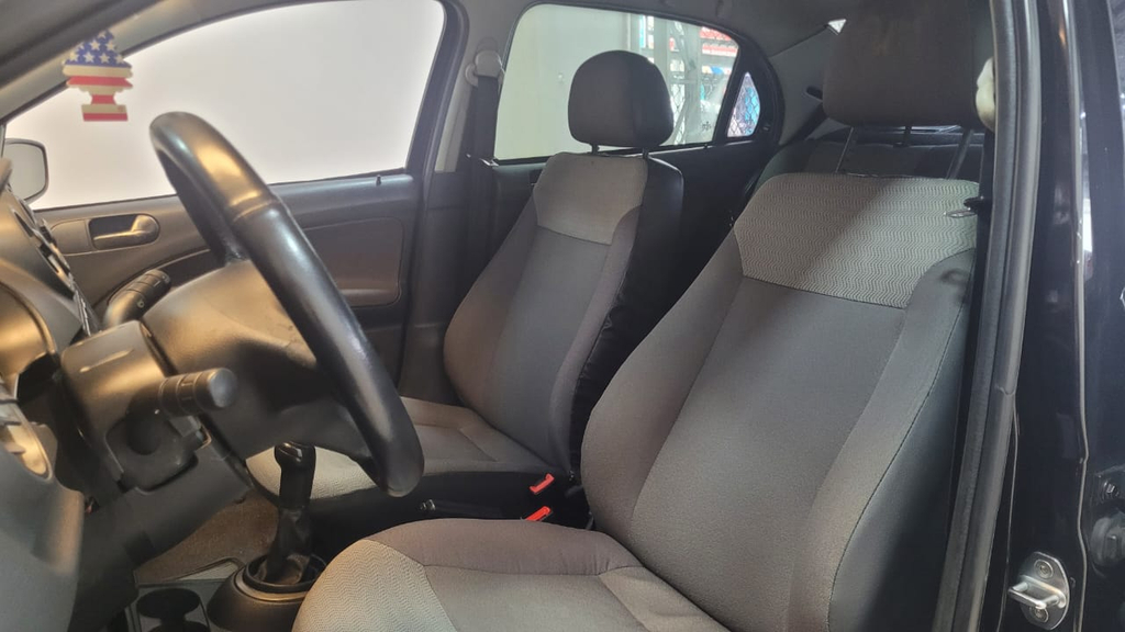 Volkswagen Voyage Preto