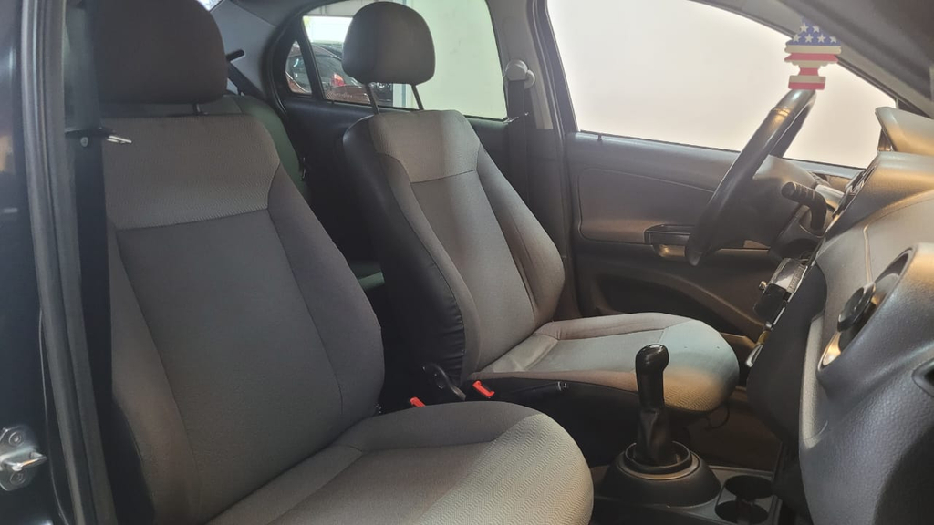 Volkswagen Voyage Preto