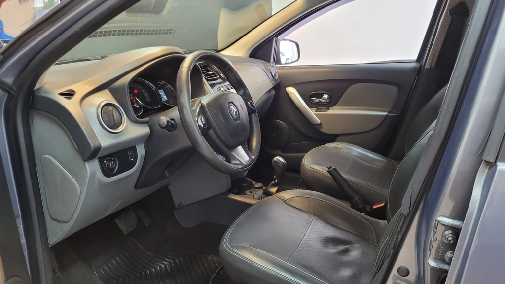 Renault Logan Cinza