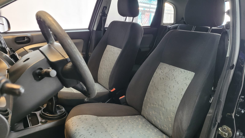Ford Fiesta Hatch Preto