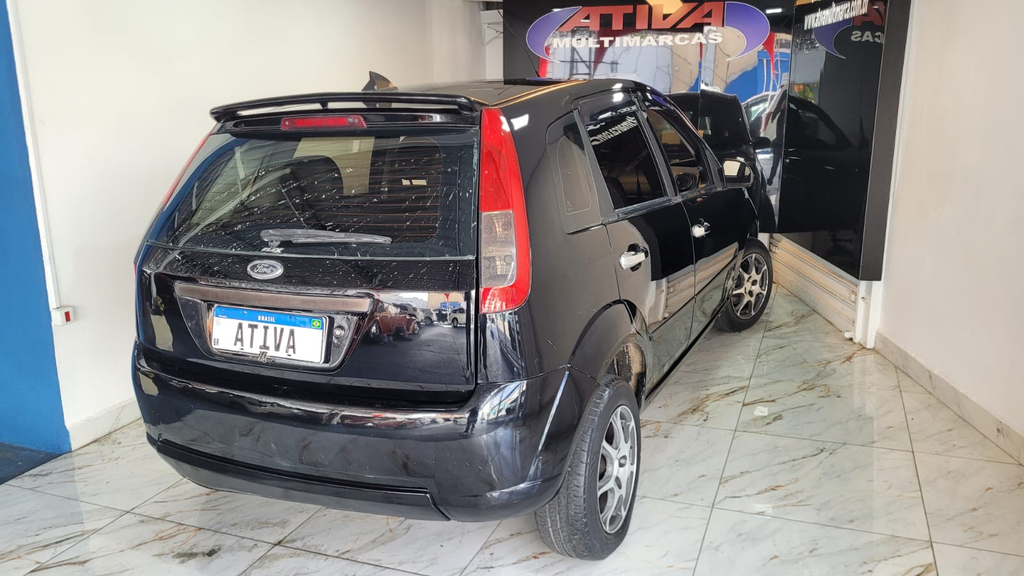 Ford Fiesta Hatch Preto
